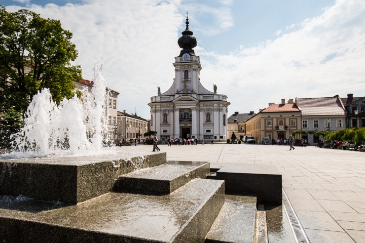 a fountain in front of a building