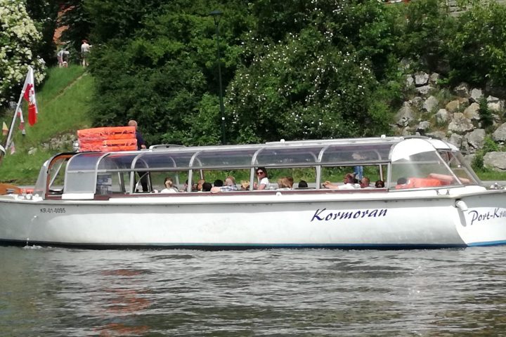 a small boat in a body of water