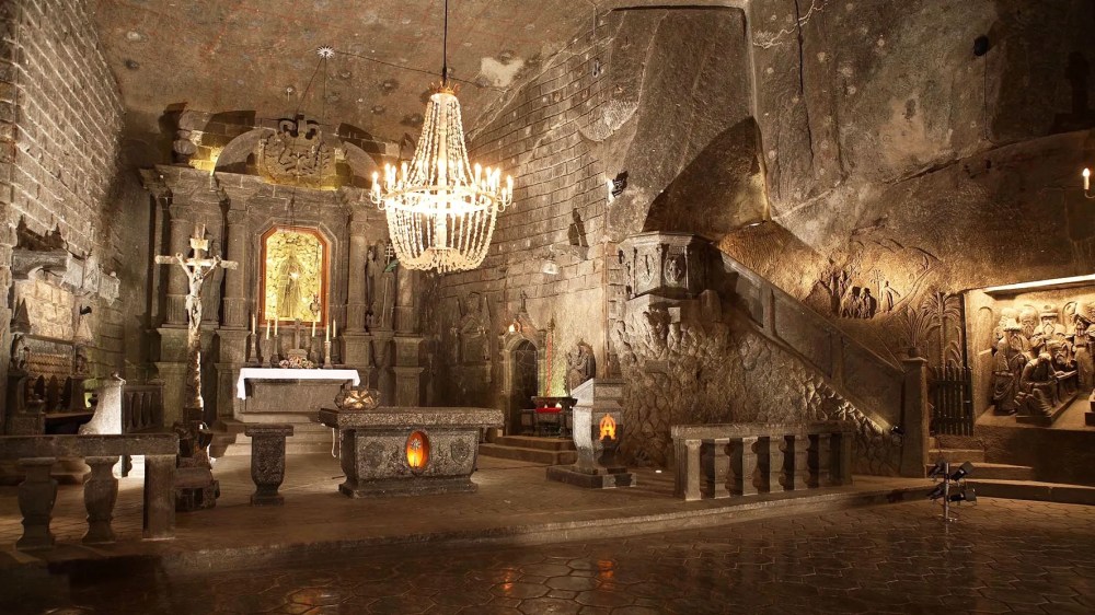 st-kingas-chapel-wieliczka-salt-mine