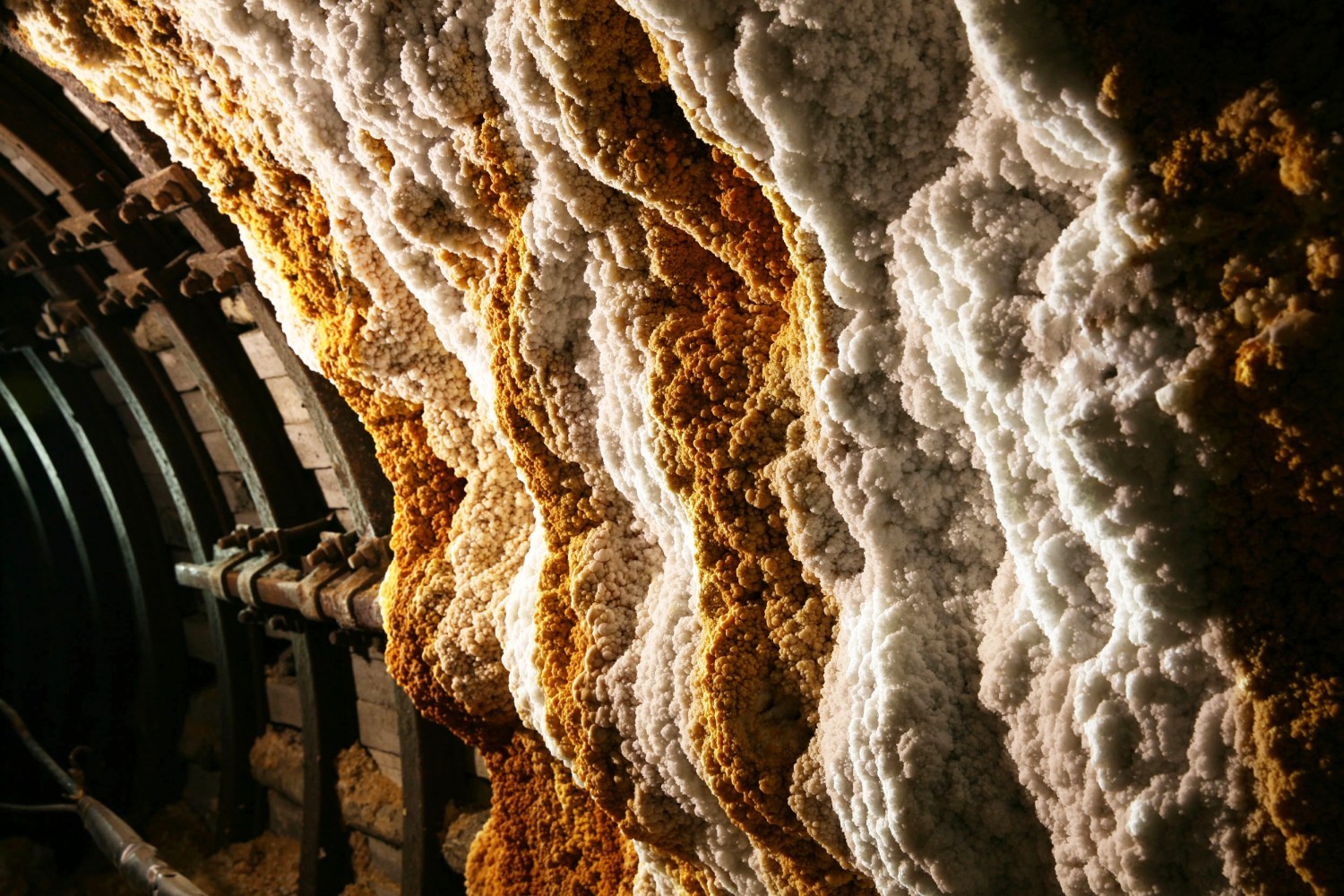 Close-up of a salt mine wall with brown and white crystal formations.